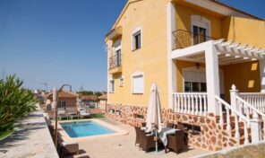 BARGAIN! Large Semi-Detached Villa with Private Pool in Villamartin. Ref:ks5214